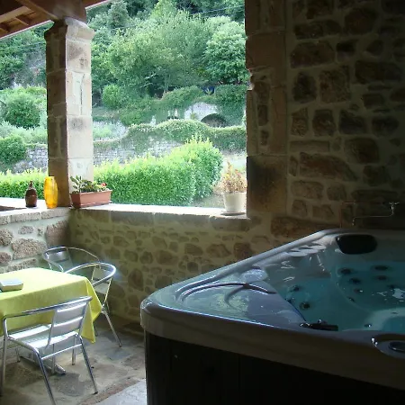Comballe Charmante Avec Jacuzzi *