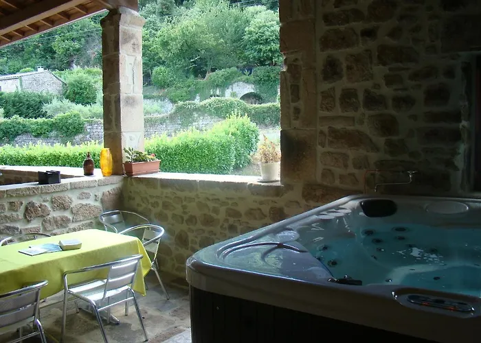 Comballe Charmante Avec Jacuzzi 3*